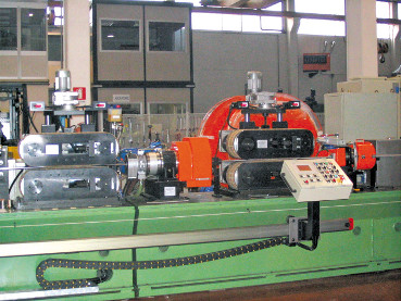 Impianto di ricottura in linea di tubi corrugati. Two corrugation units on the line allow to improve the wave height and they guarantee a high-quality finish.